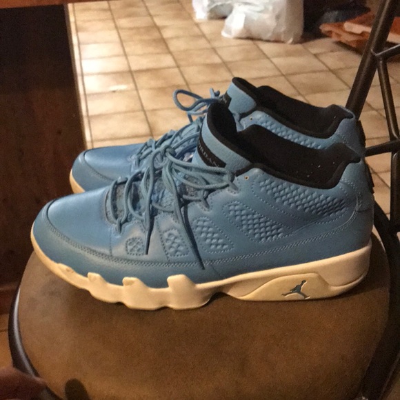Jordan Retro 9 Low “Pantone”